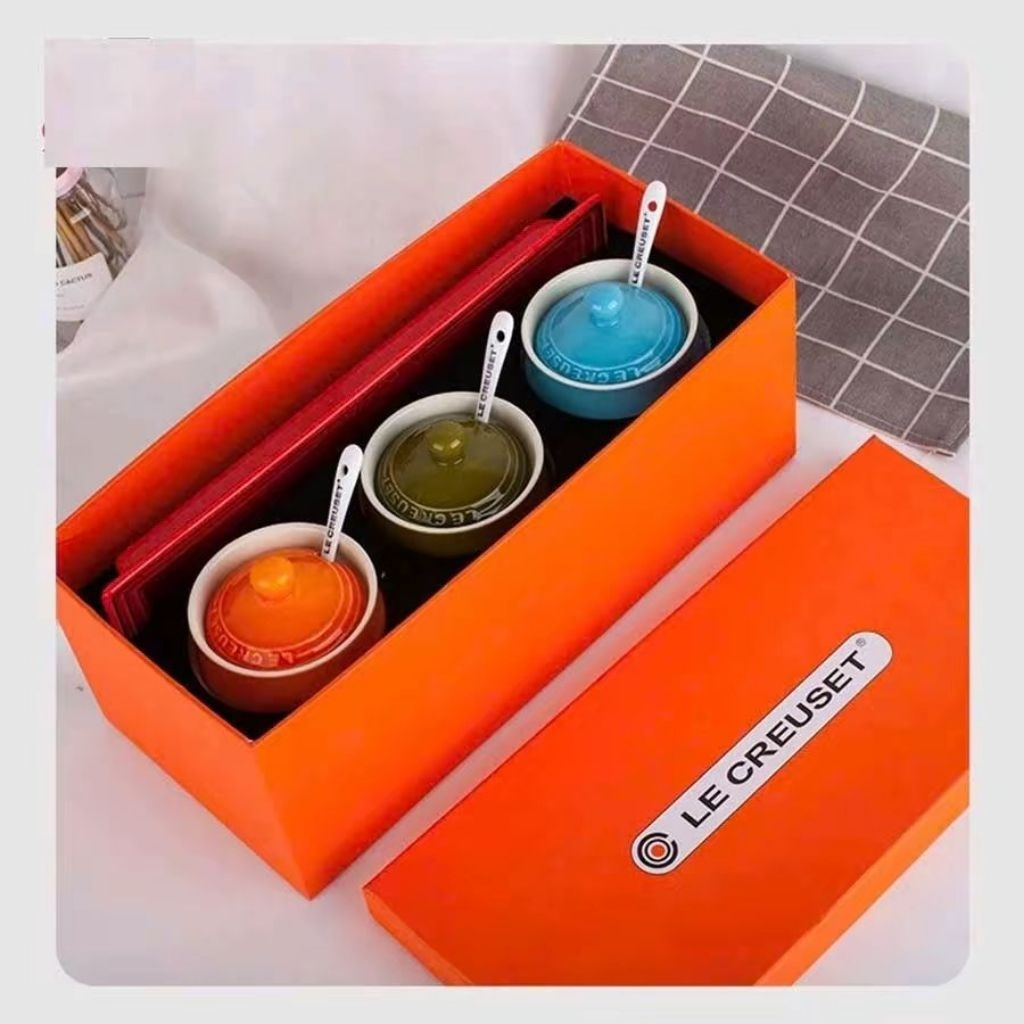 Bộ 3 hũ gia vị Tròn Le Creuset kèm khay và thìa - Hình ảnh 3