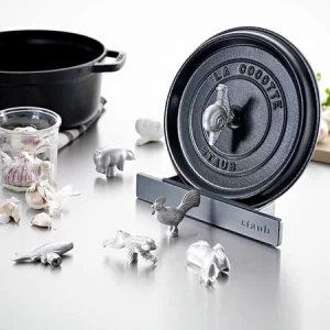 Giá Để Vung Nồi STAUB Bằng Gang